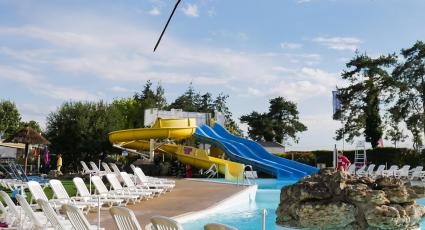 Piscine avec toboggan dans le Loir et Cher