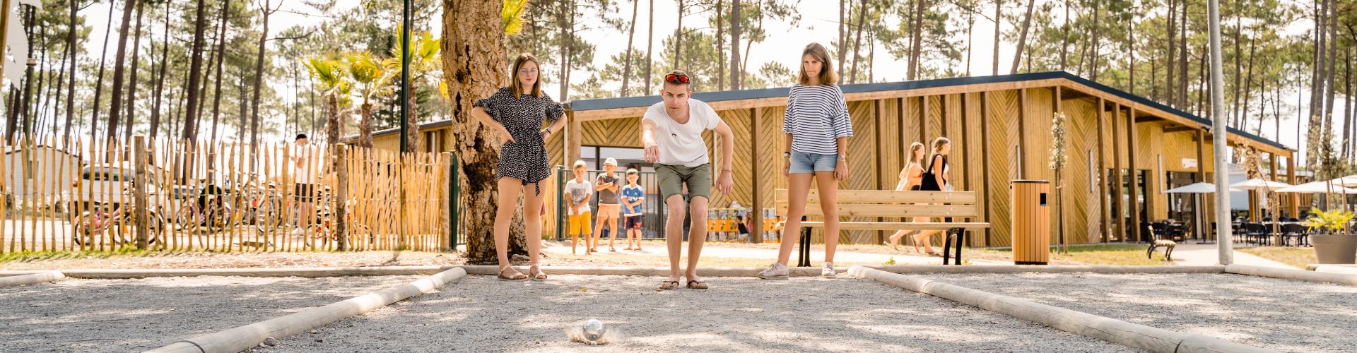 Jouez à la pétanque